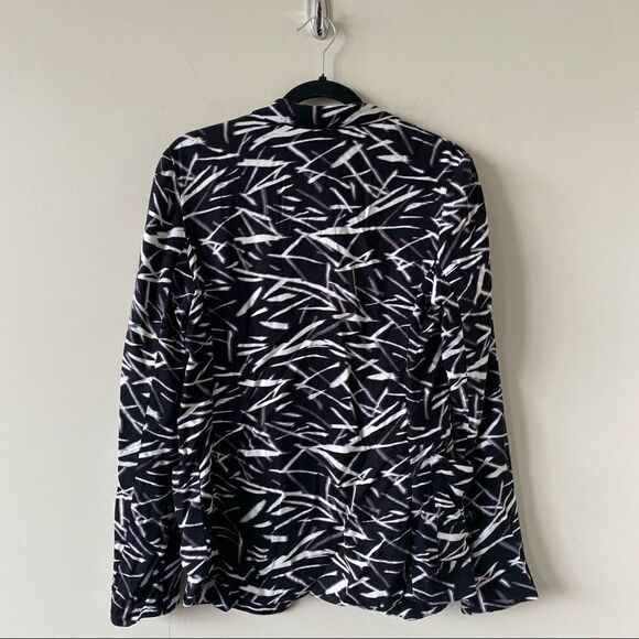 Aritzia - Black & White Lightweight Blazer - Picture 3 of 8